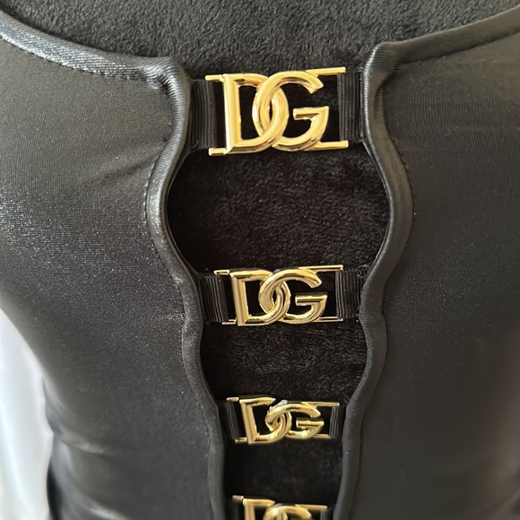 ⛔️SOLD⛔️ NWT Dolce & Gabbana Gold DG Buckle LS Cropped Blouse- Sz 40 - Picture 3 of 9